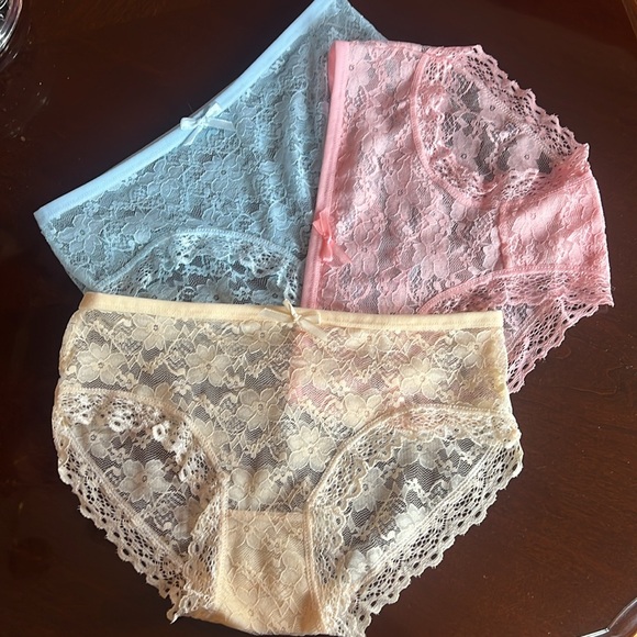 Ladies sexy floral lace panties - Picture 2 of 3
